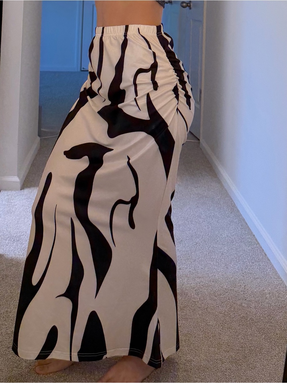 Ruched Waist white and Black Print Maxi Skirt